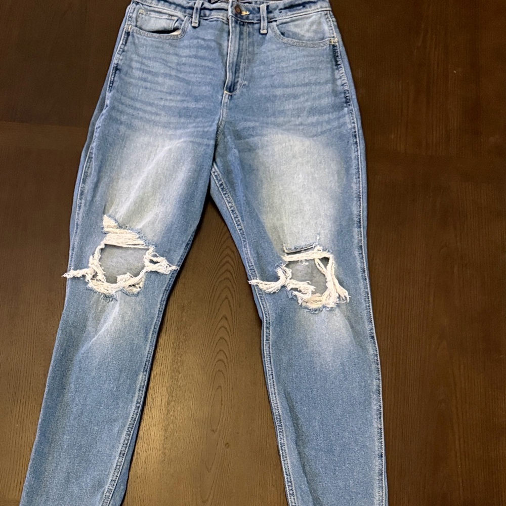Hollister Curvy Ultra High-Rise Mom Jeans - Light Blue - 27W x 25L (Short) | 5S